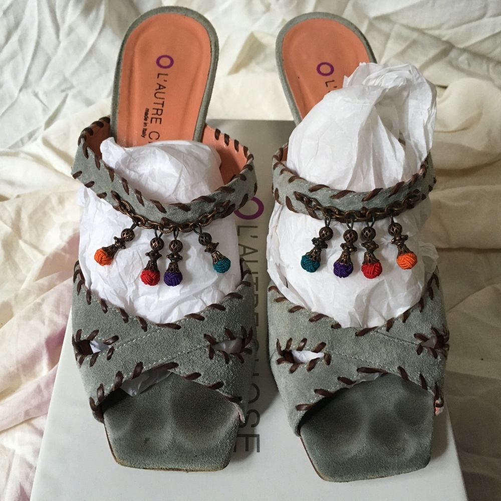L'autre Chose Charm Slides